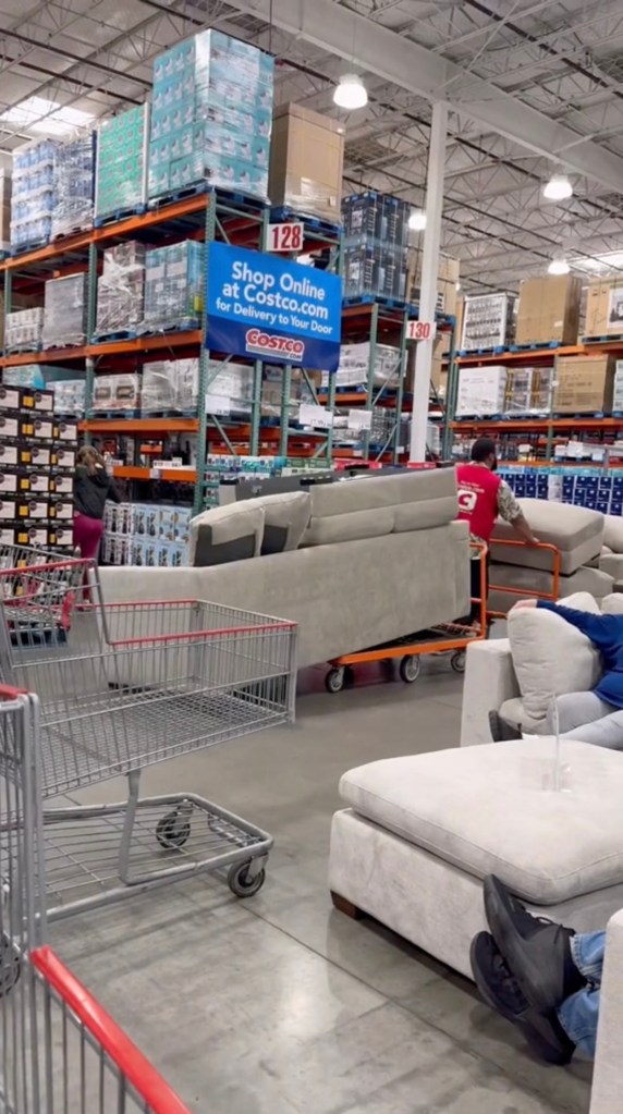 Many people are taking advantage of Costco's generous return policy. This is the moment Jasmen Reyes watched the store return her old, torn sofa.